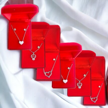 Lot de 10 Coffrets (2,50€ unité) : Collier et Boucles d'oreilles - Collection Coeur Argenté