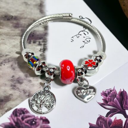 Lot de 36 (1,75€ unité) : Bracelets torsadés argentés aux couleurs & breloques mélangées