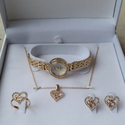 Lot mélangé de 4 Coffrets Montres Femme et Hommes (8,45€ unité)